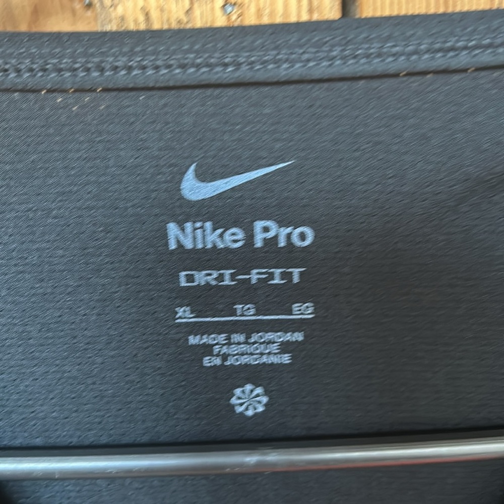 Women’s long sleeve Nike top - Picture 2 of 4